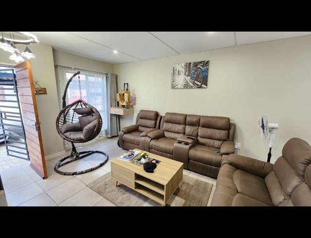 2 BEDROOM TOWNHOUSE FOR SALE IN ALBERTSDAL